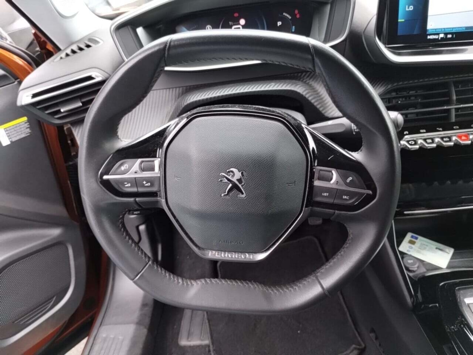 Foto 13 van Peugeot E-2008