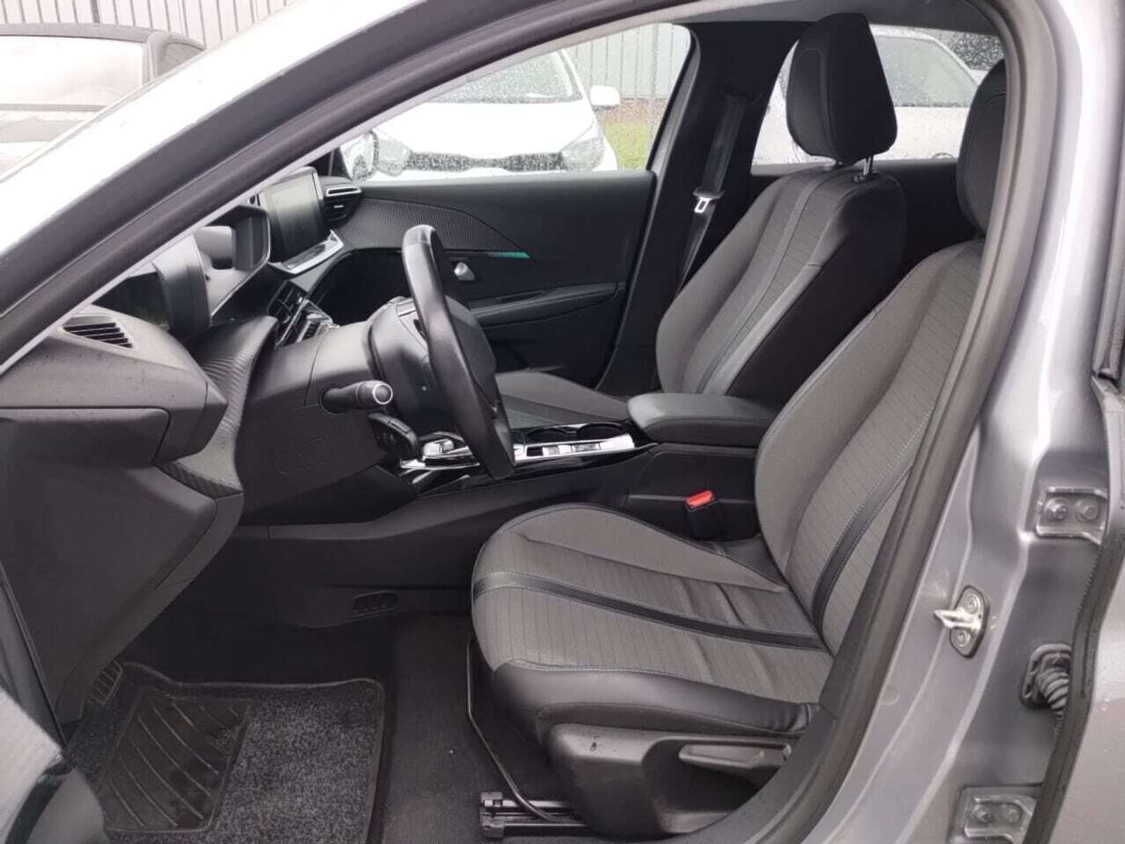 Foto 7 van Peugeot E-208