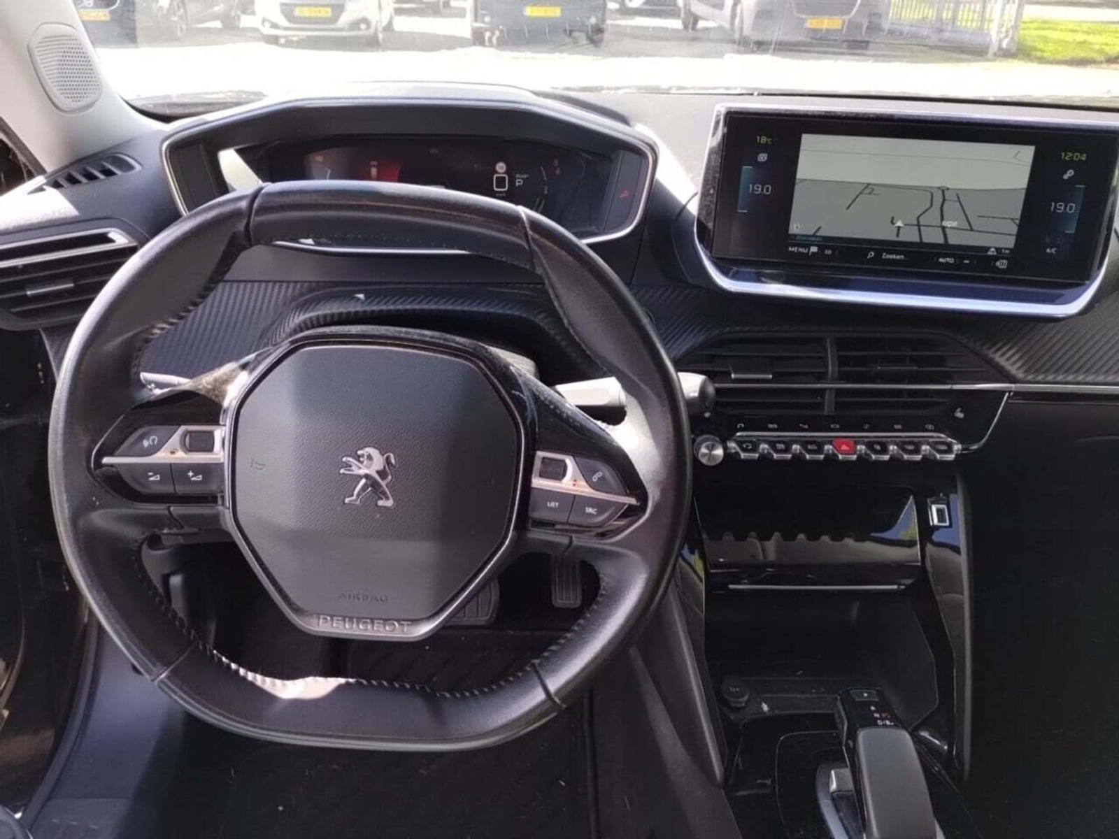 Foto 7 van Peugeot E-2008