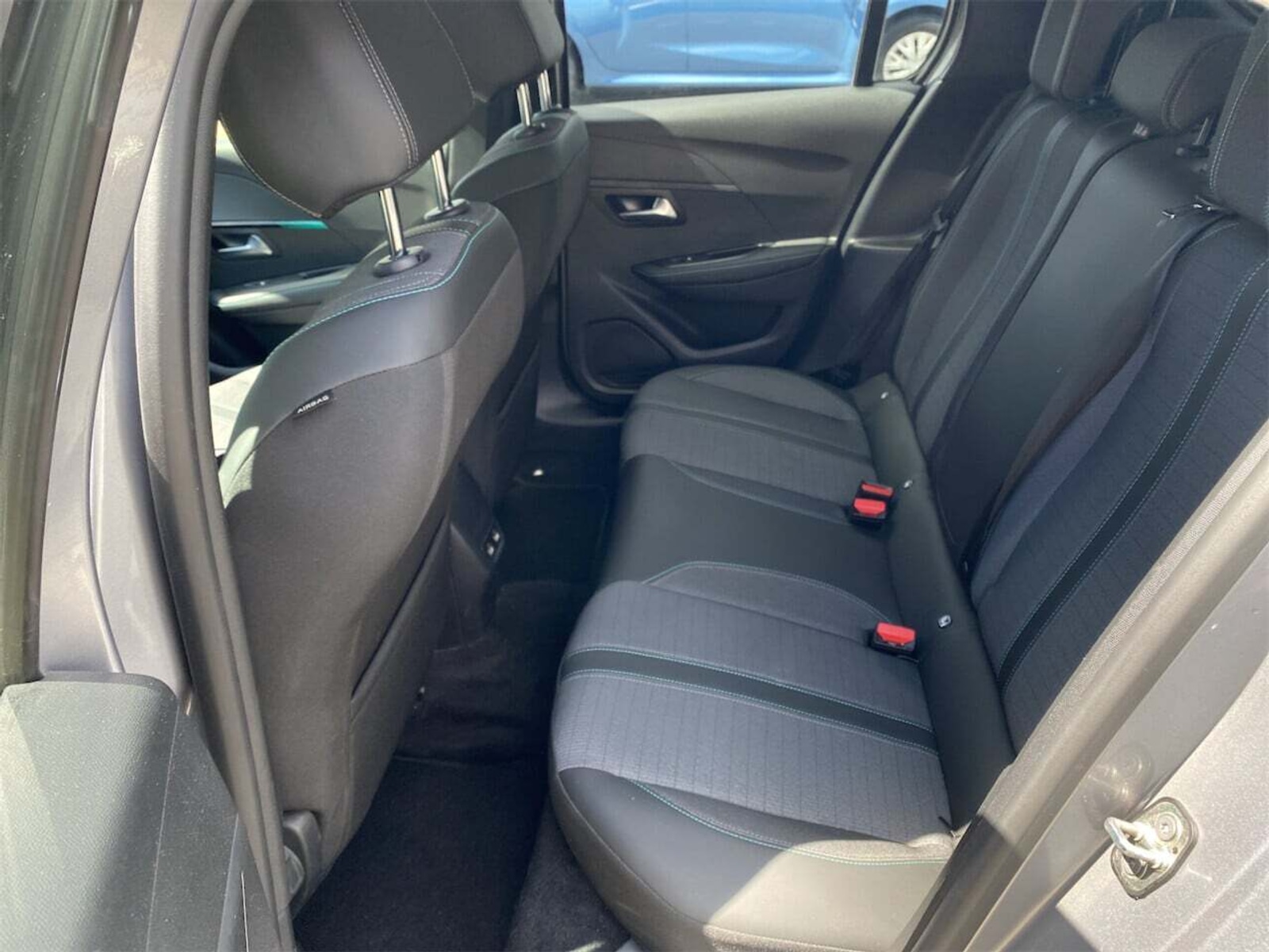 Foto 4 van Peugeot E-208