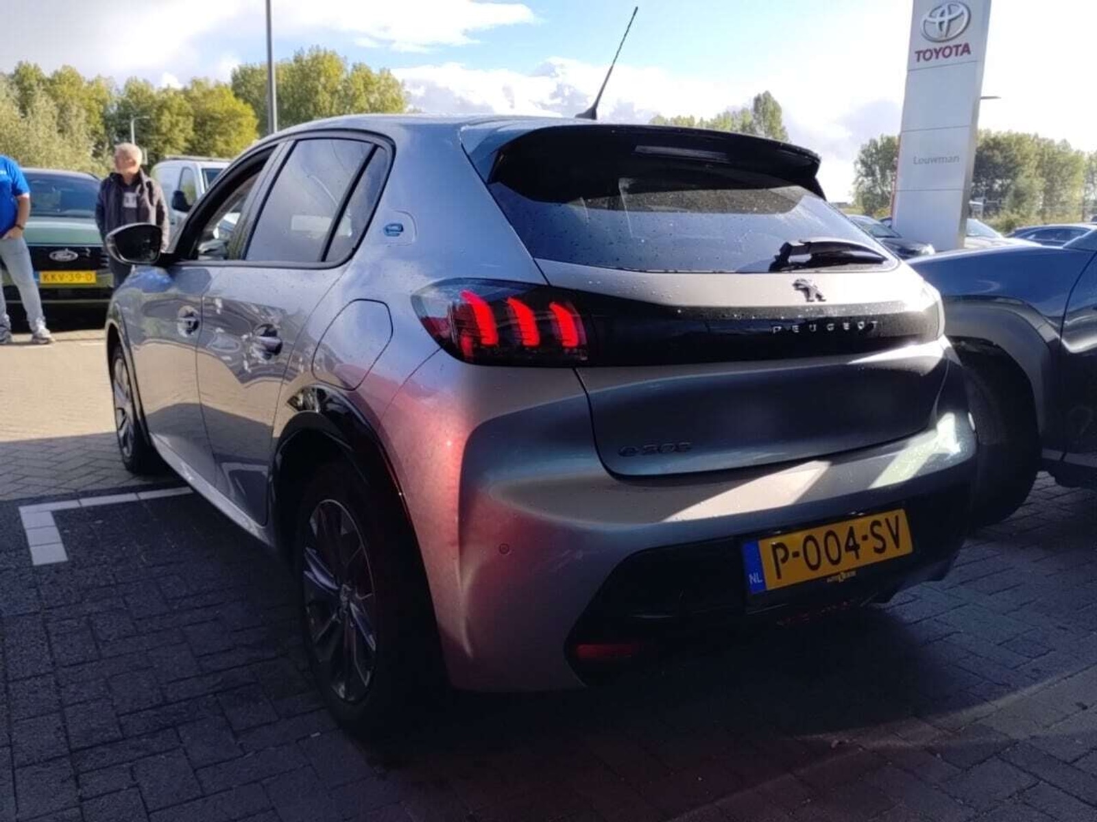 Foto 15 van Peugeot E-208