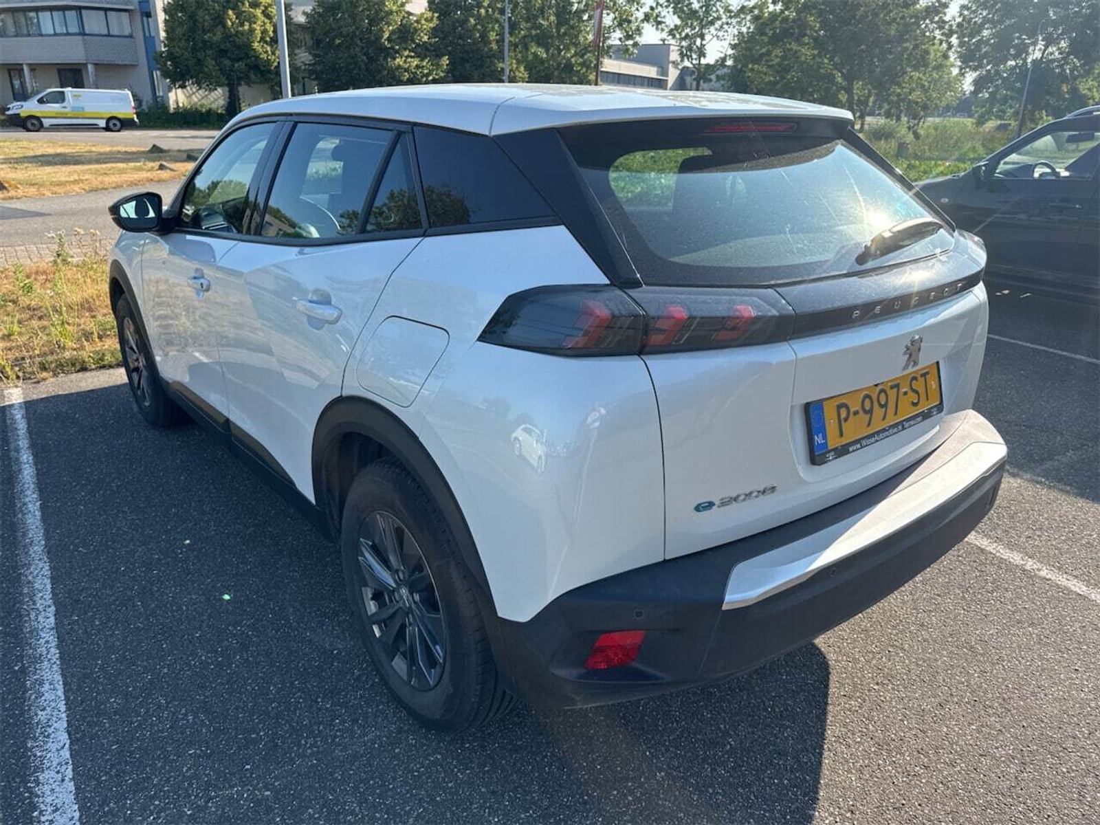 Foto 22 van Peugeot E-2008