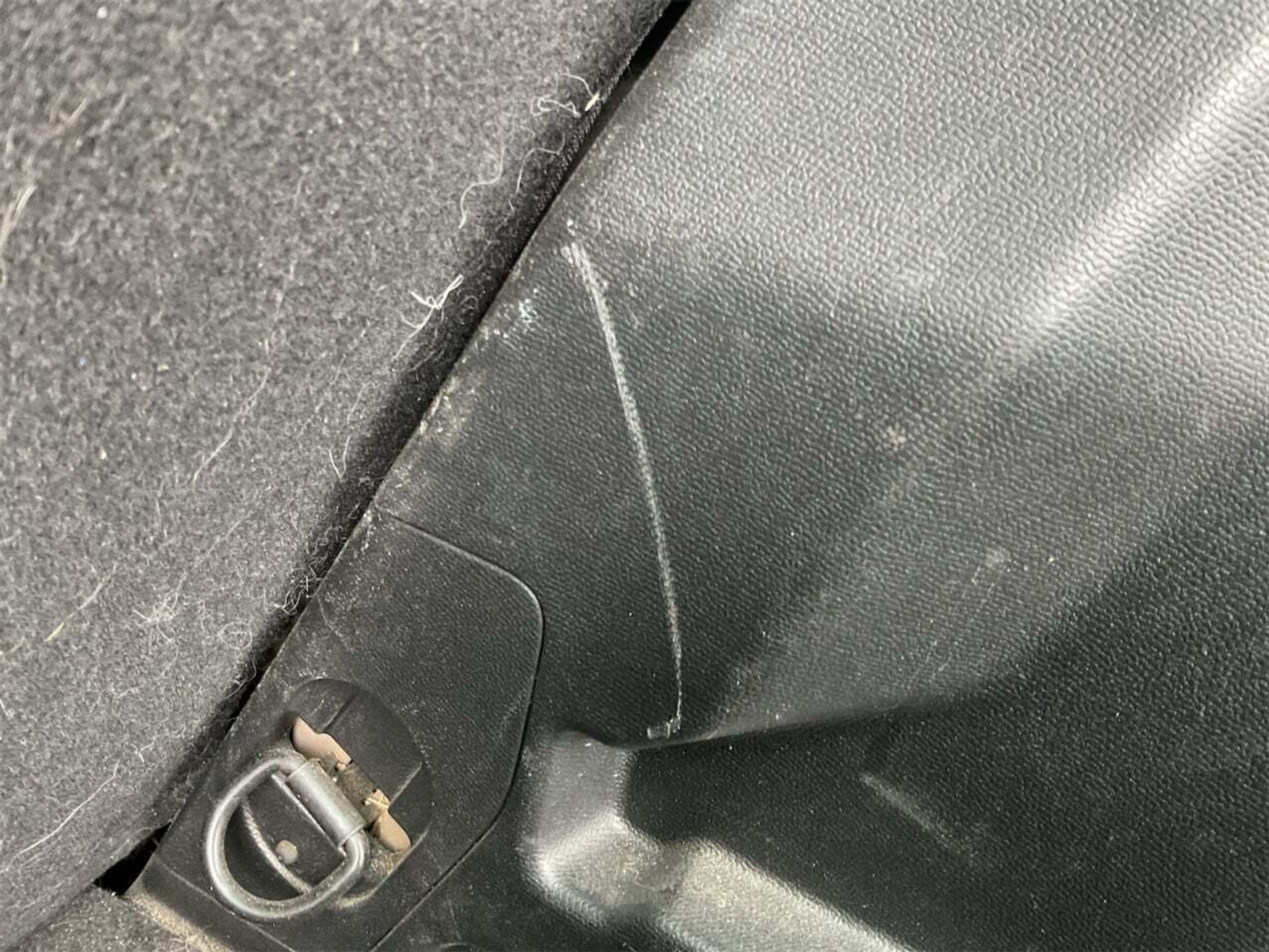 Foto 20 van Peugeot E-2008