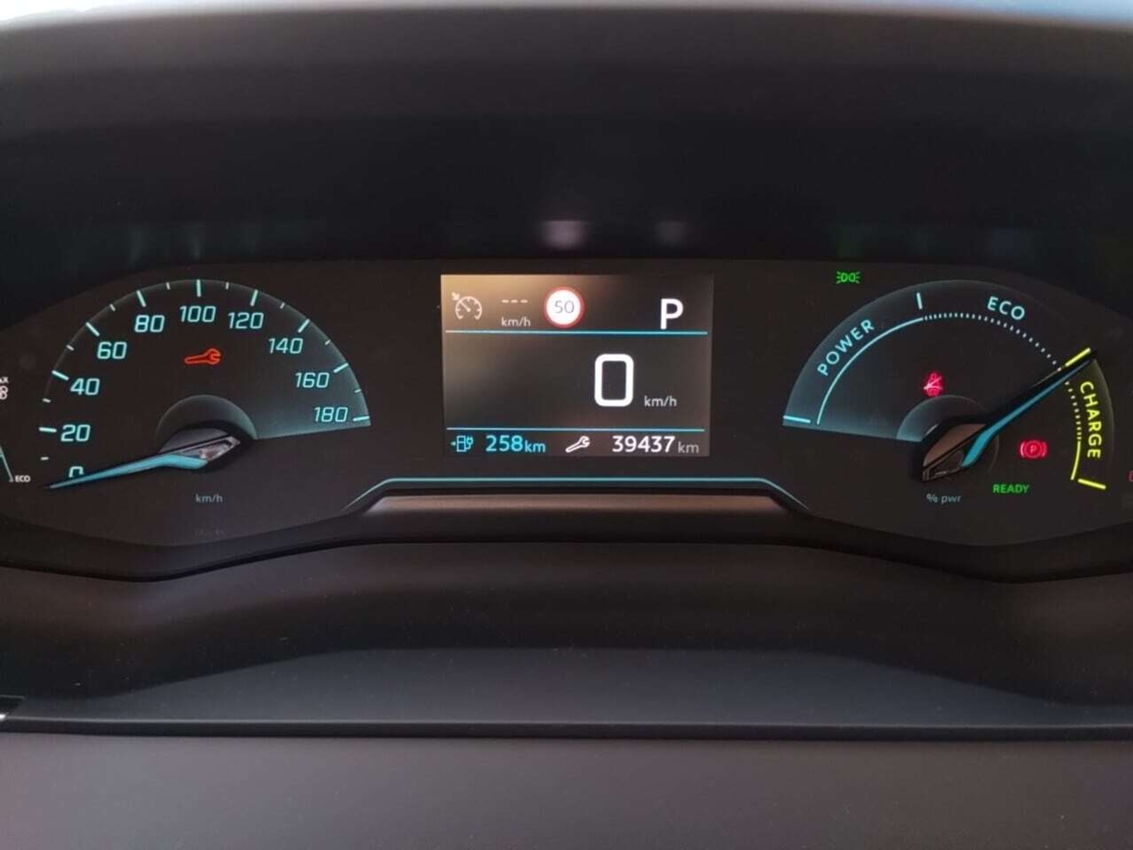 Foto 4 van Peugeot E-208