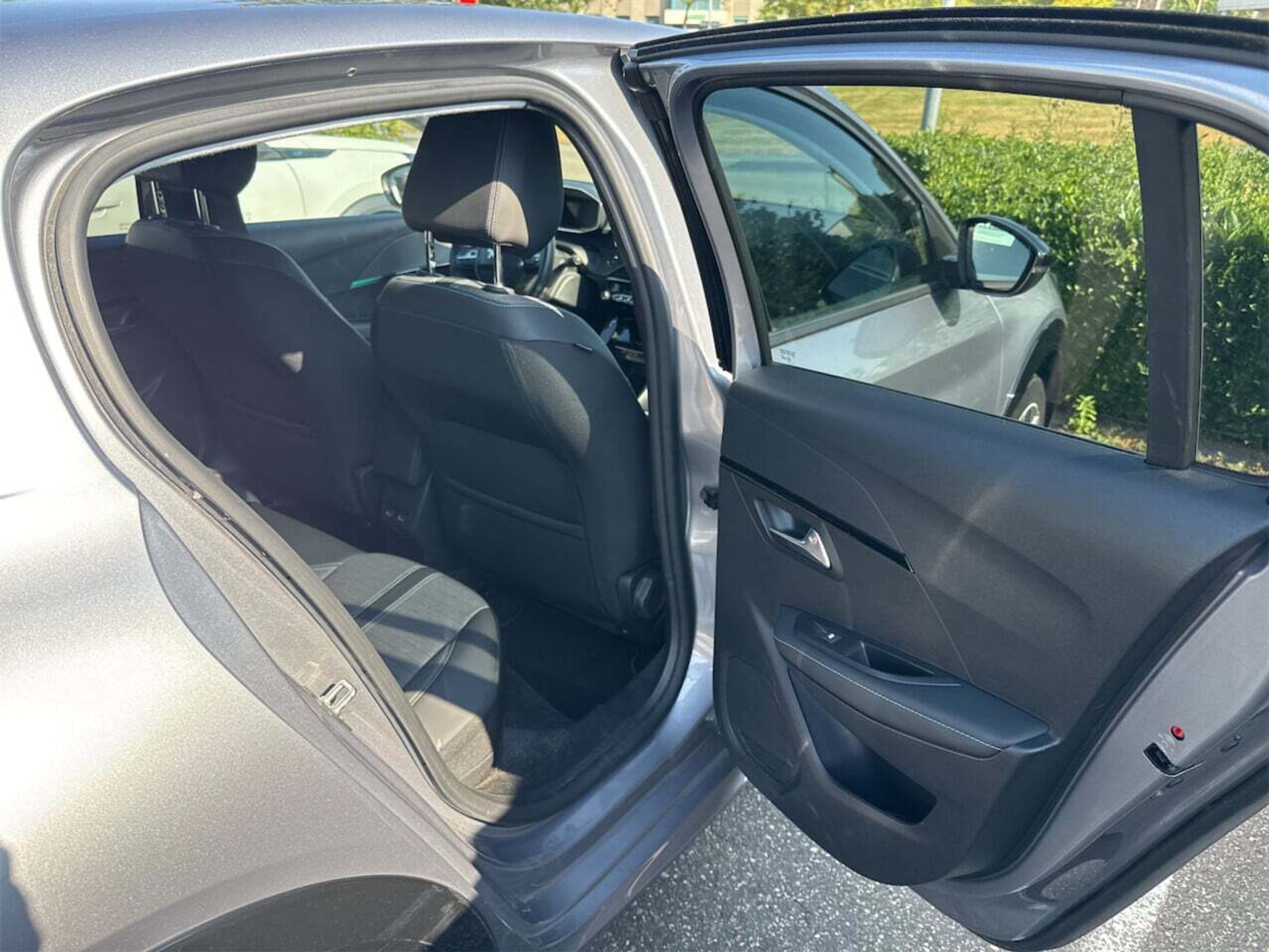 Foto 10 van Peugeot E-208