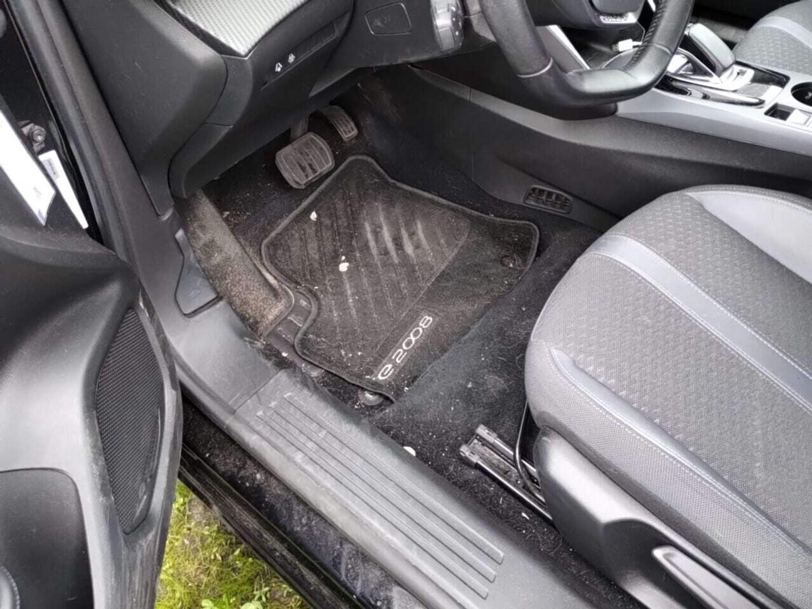 Foto 14 van Peugeot E-2008