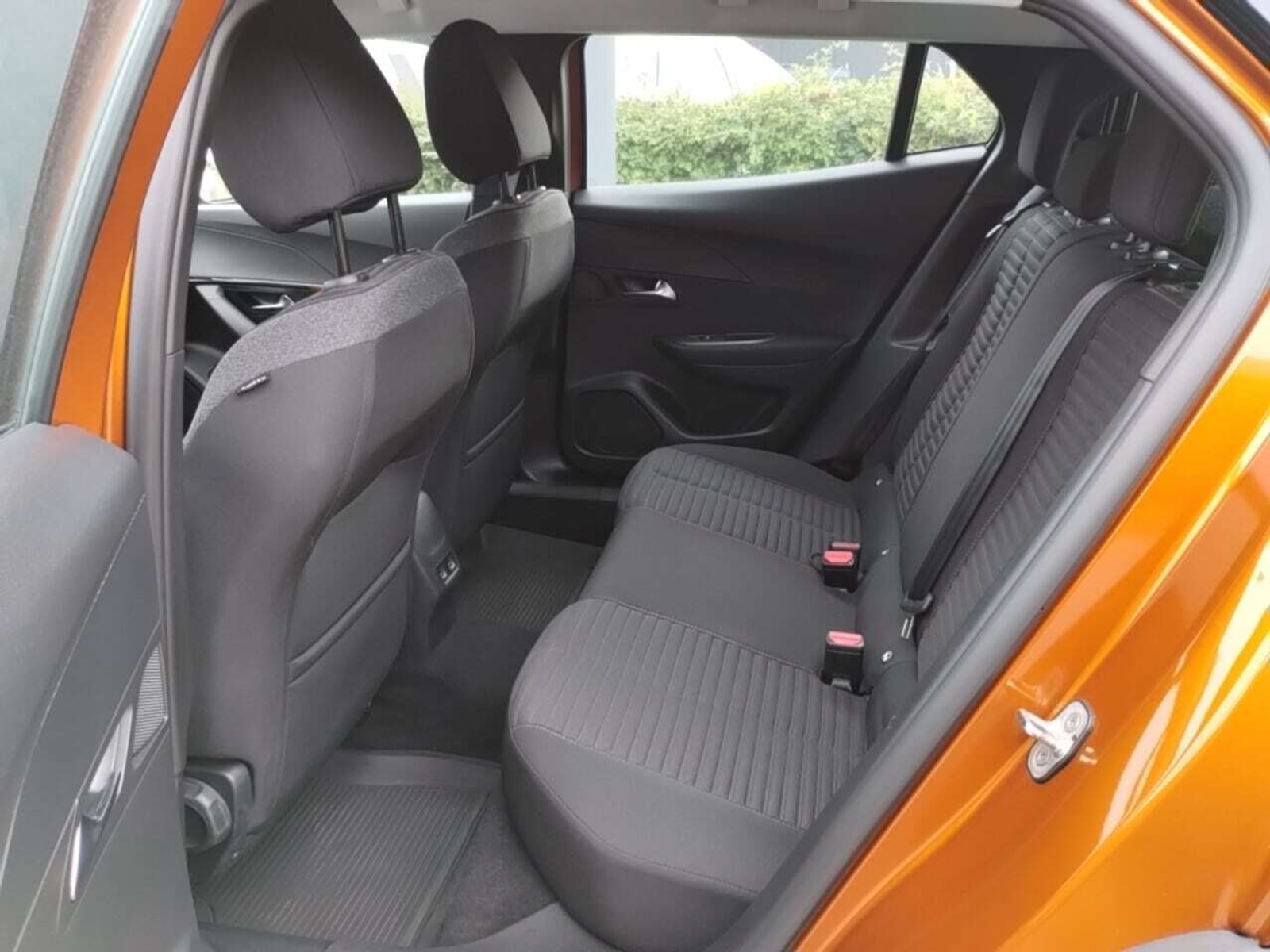 Foto 8 van Peugeot E-2008