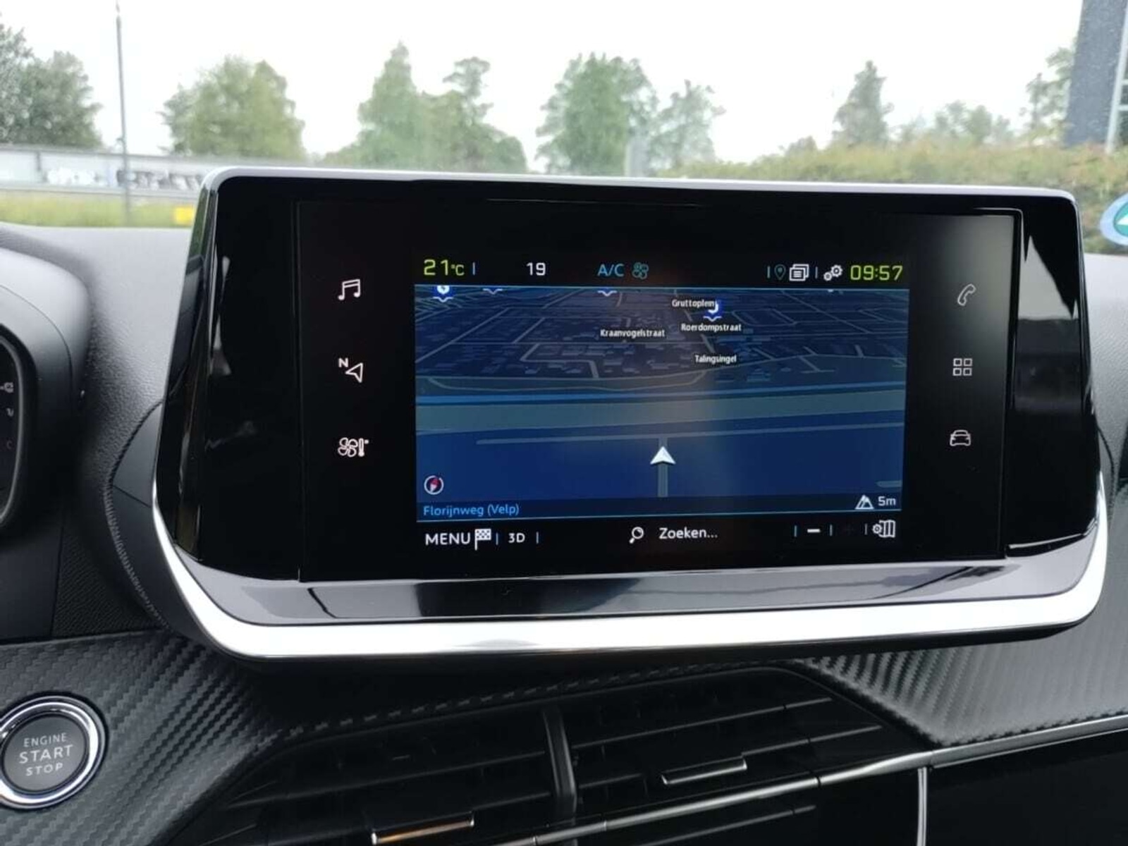 Foto 7 van Peugeot E-2008