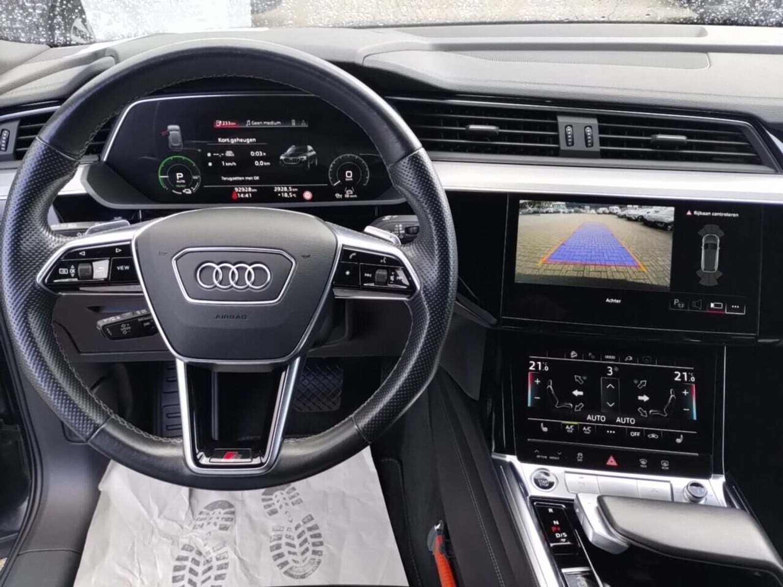 Foto 18 van Audi e-tron