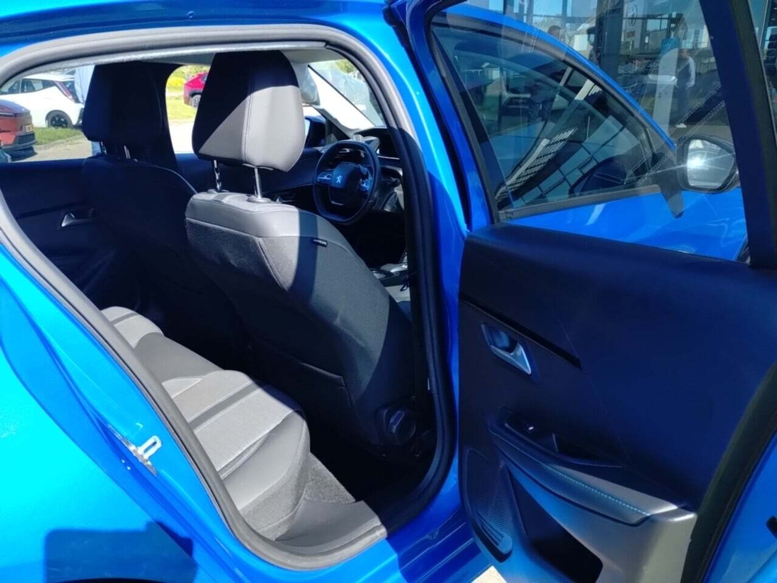 Foto 5 van Peugeot E-208