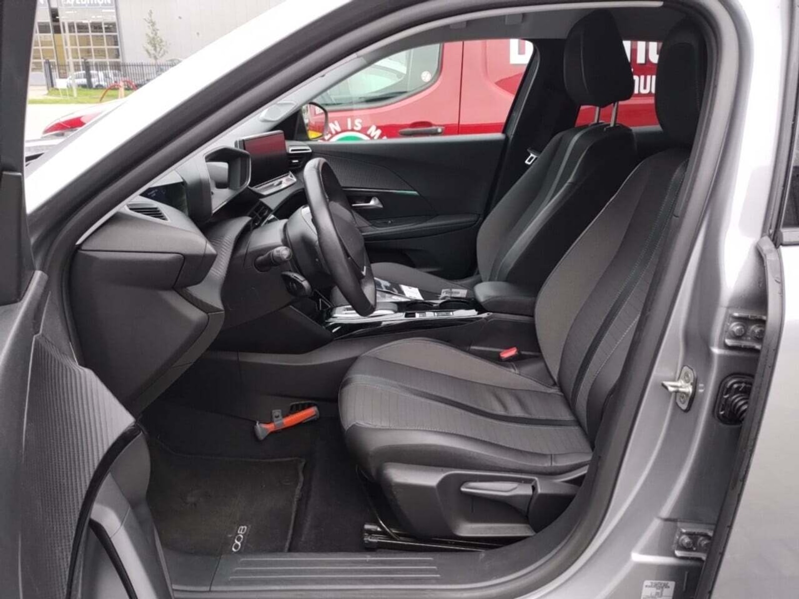 Foto 10 van Peugeot E-2008