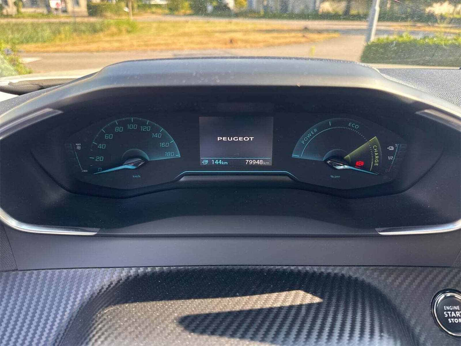 Foto 4 van Peugeot E-2008