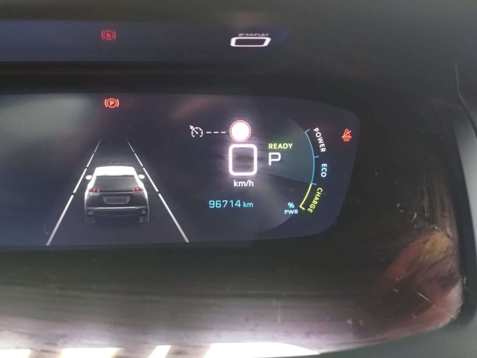 Foto 7 van Peugeot E-2008