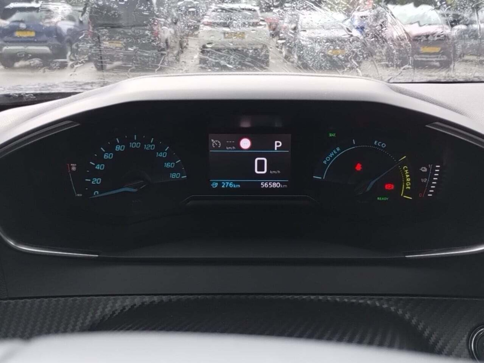 Foto 6 van Peugeot E-2008