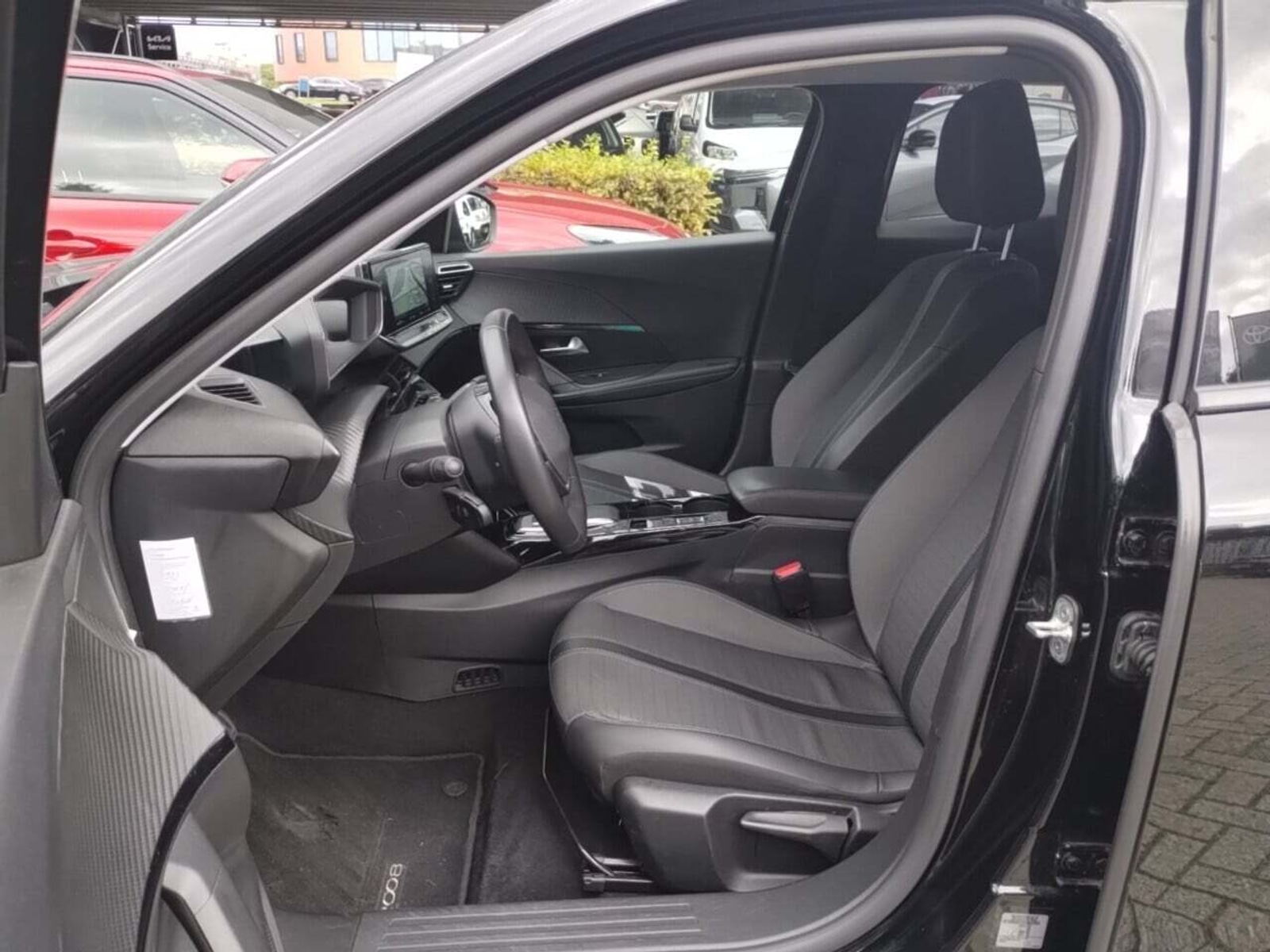 Foto 15 van Peugeot E-2008