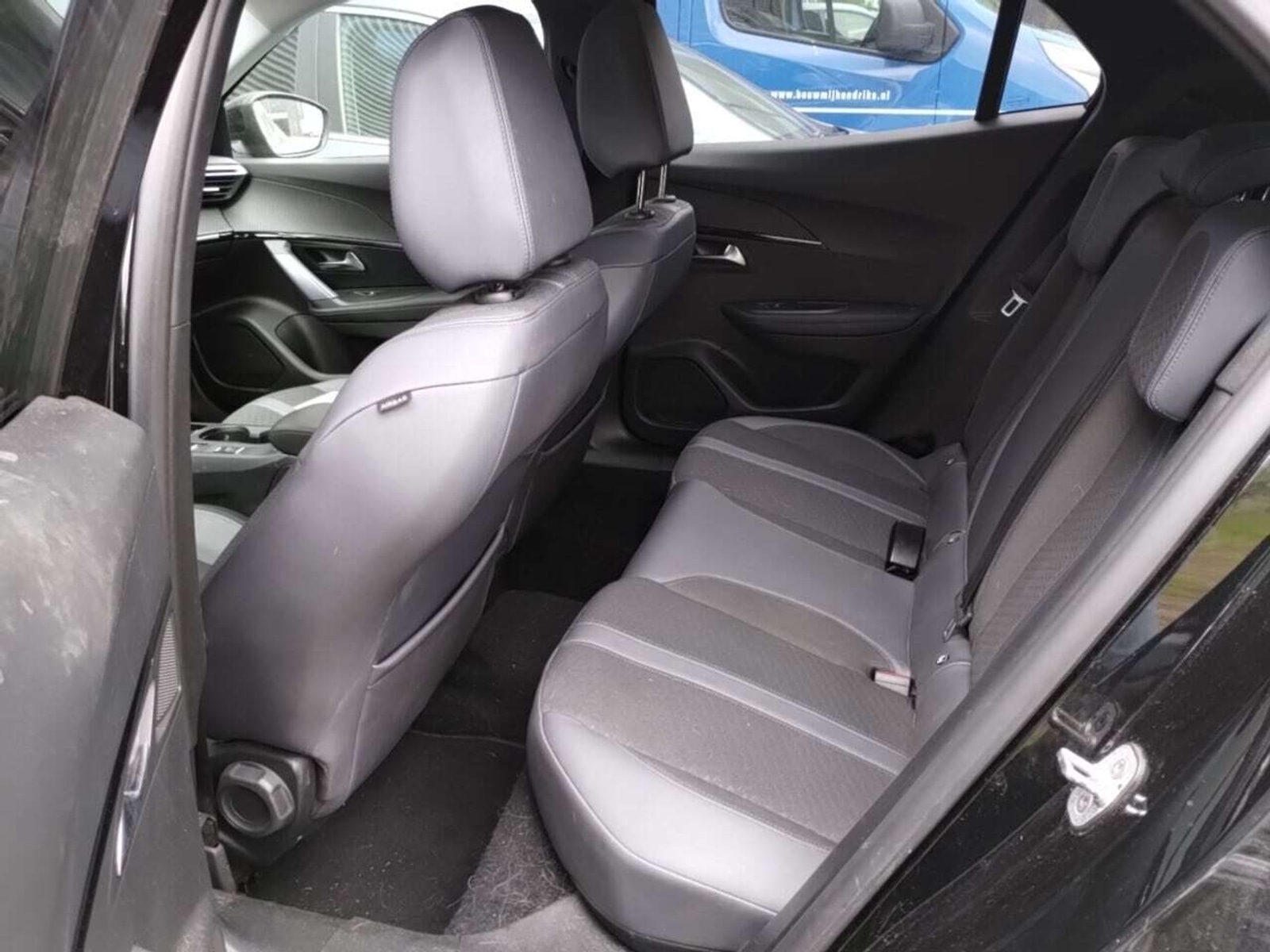 Foto 6 van Peugeot E-2008