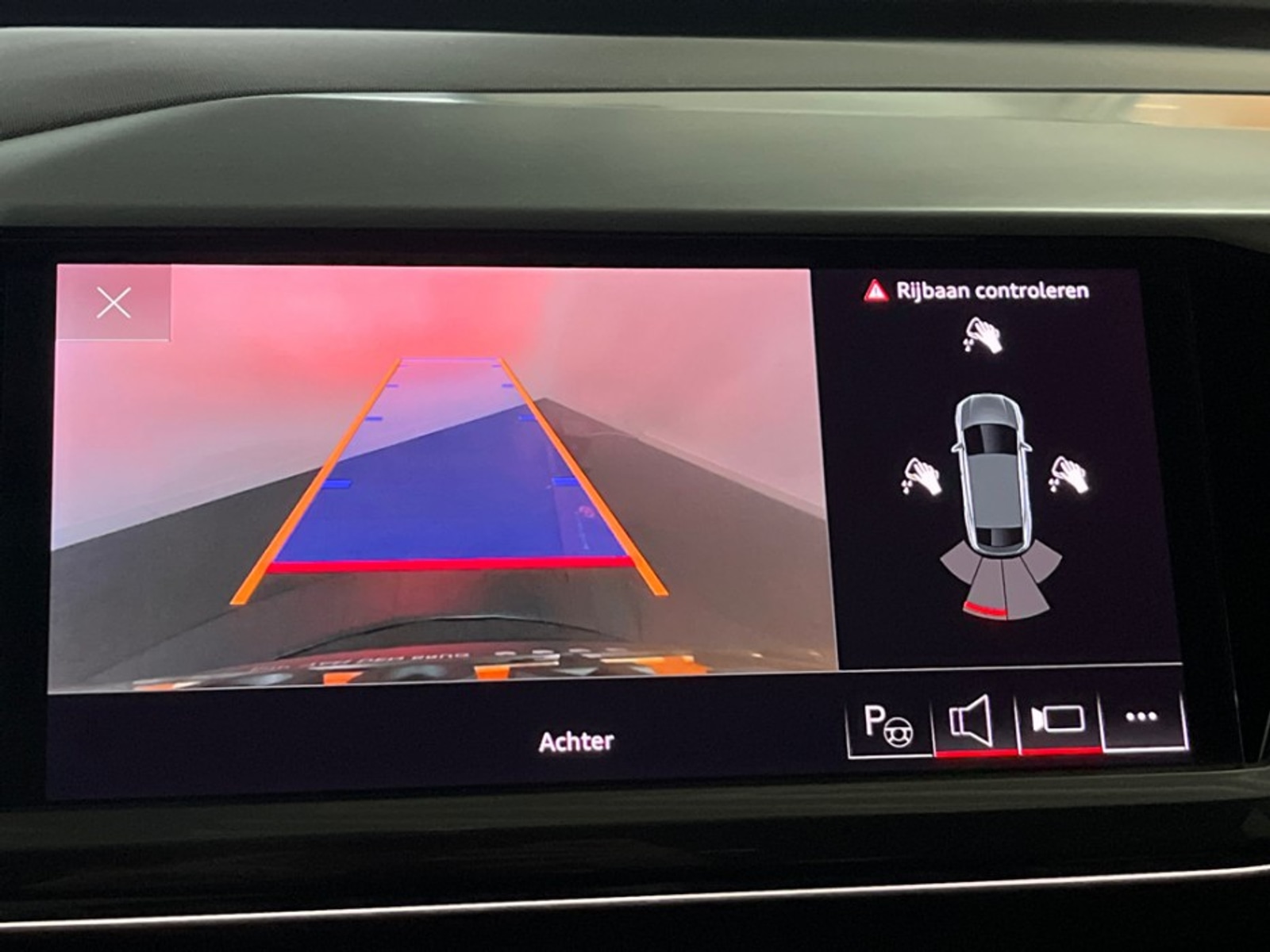 Foto 17 van Audi Q4 Sportback e-tron