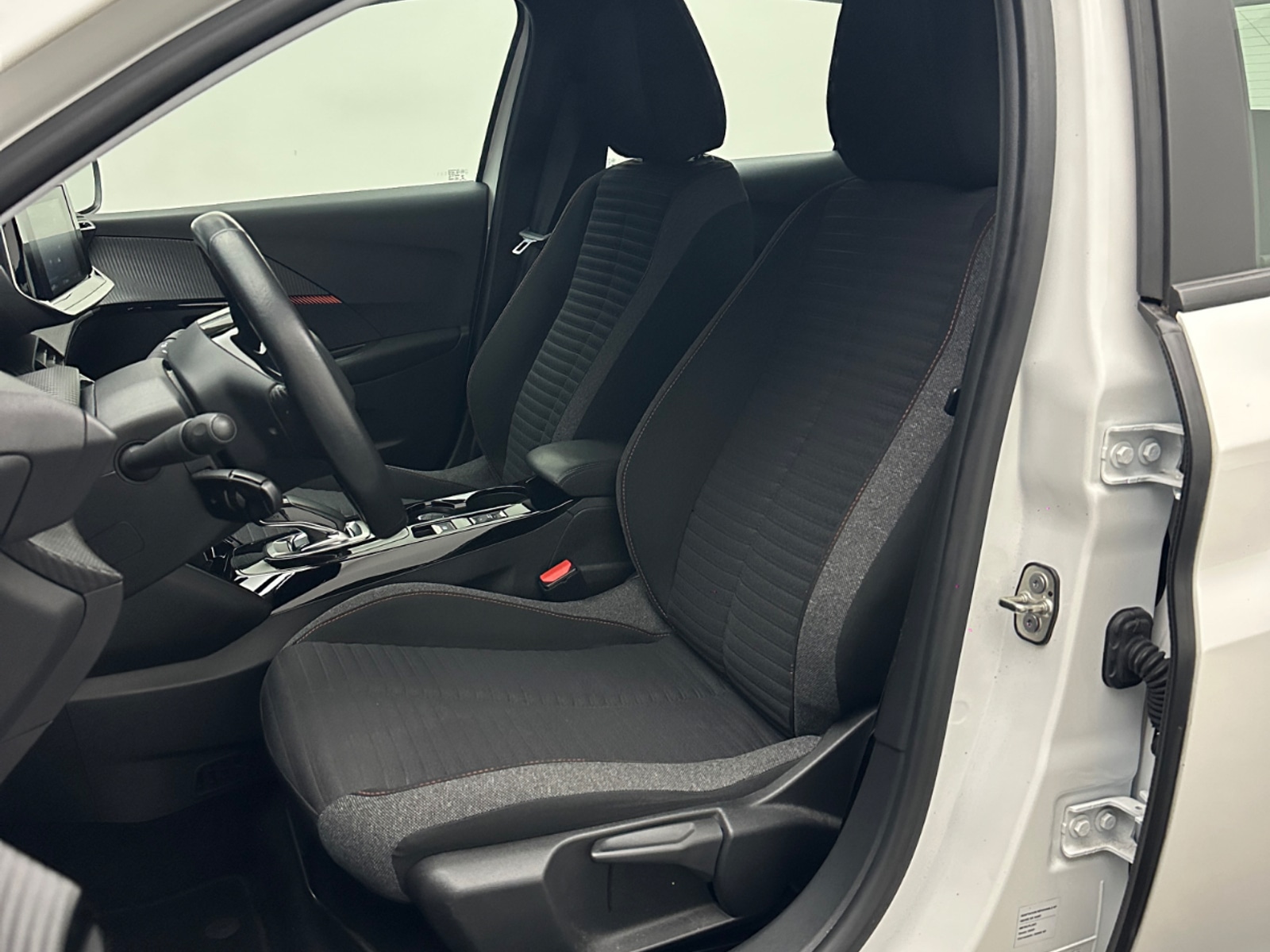 Foto 5 van Peugeot E-208