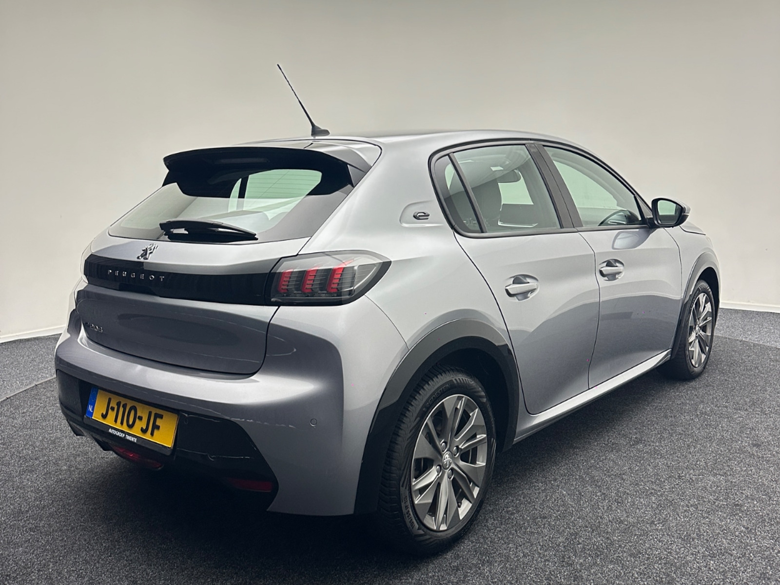Foto 4 van Peugeot E-208