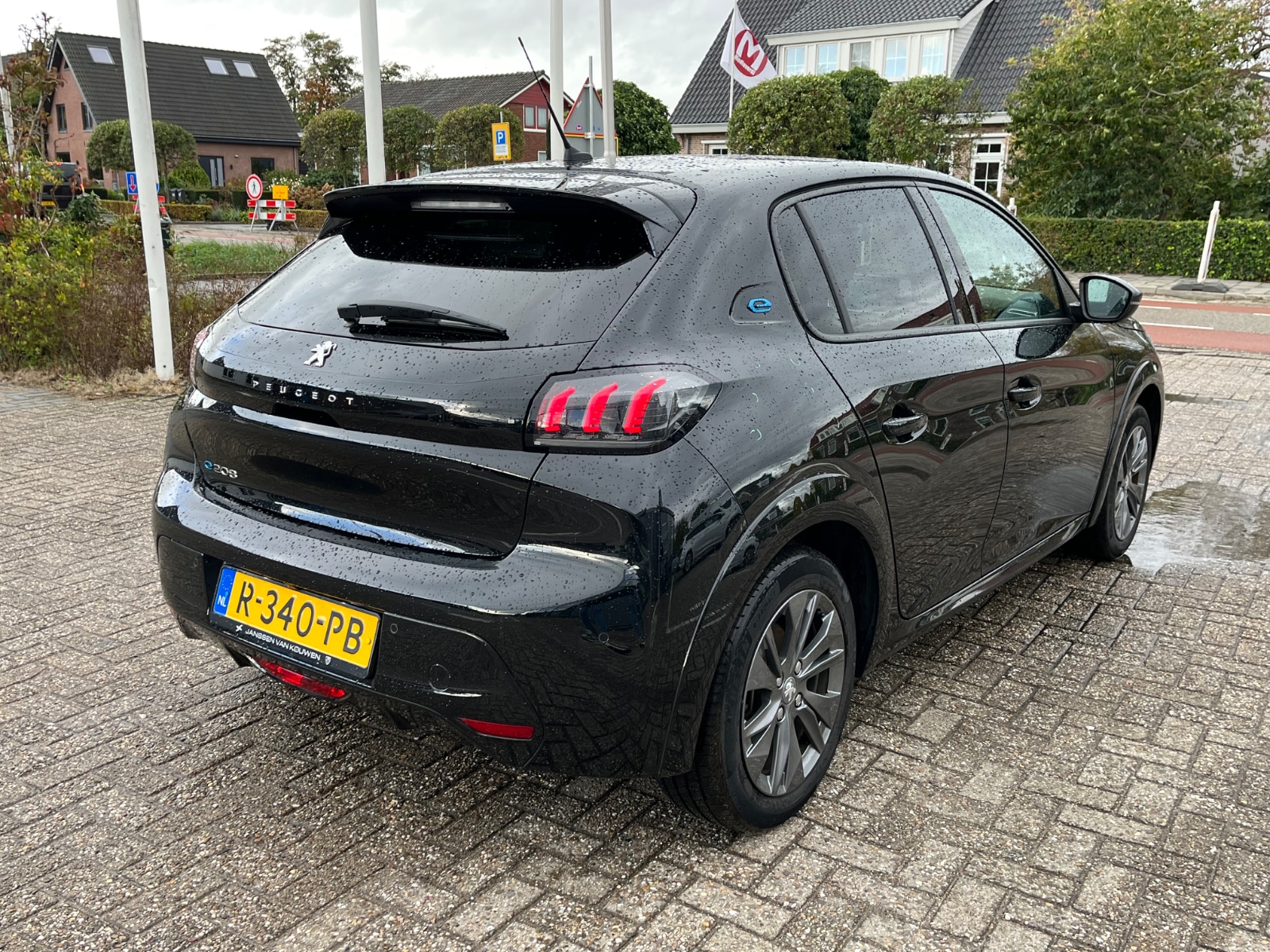 Foto 14 van Peugeot E-208