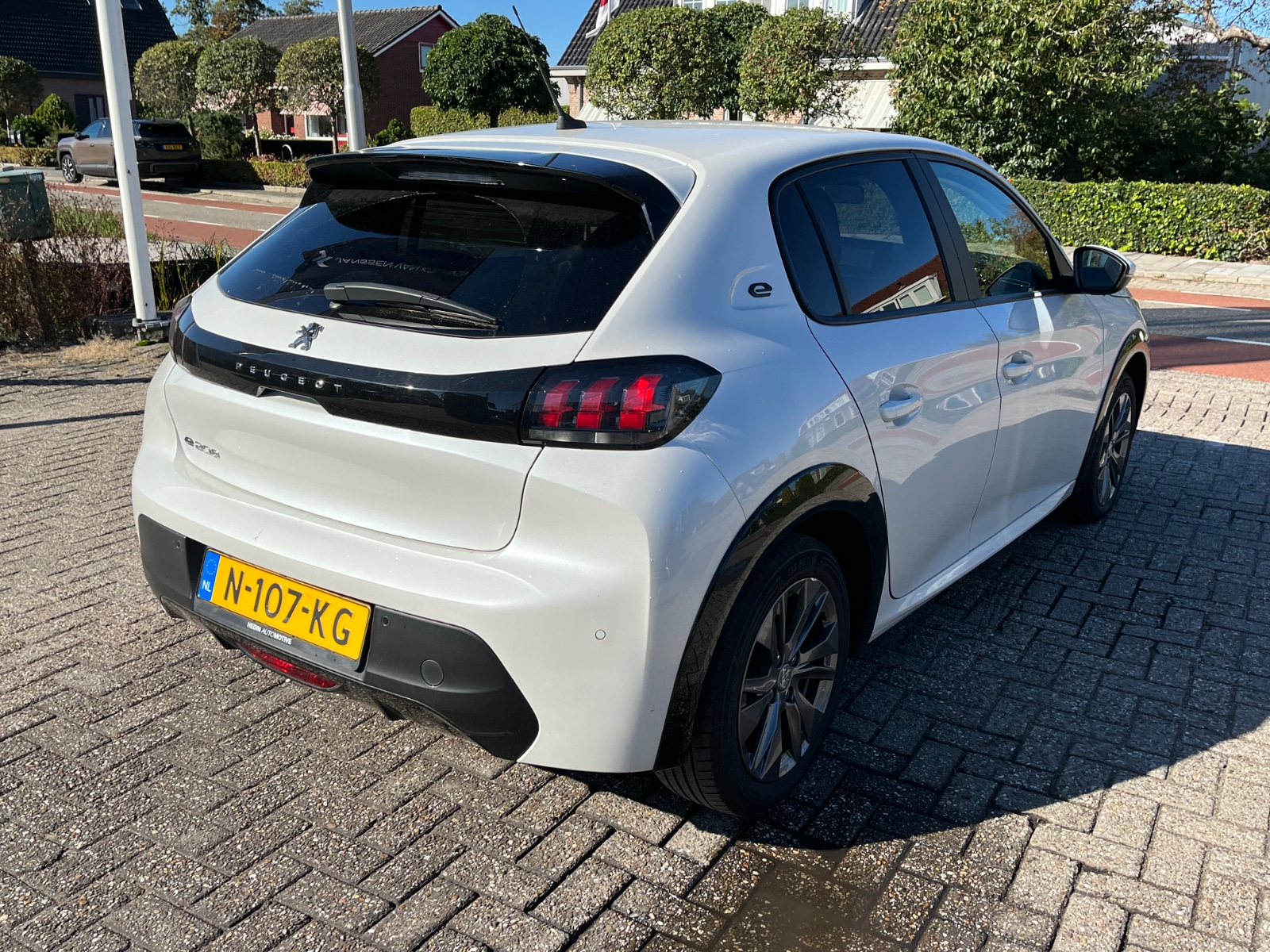 Foto 4 van Peugeot E-208