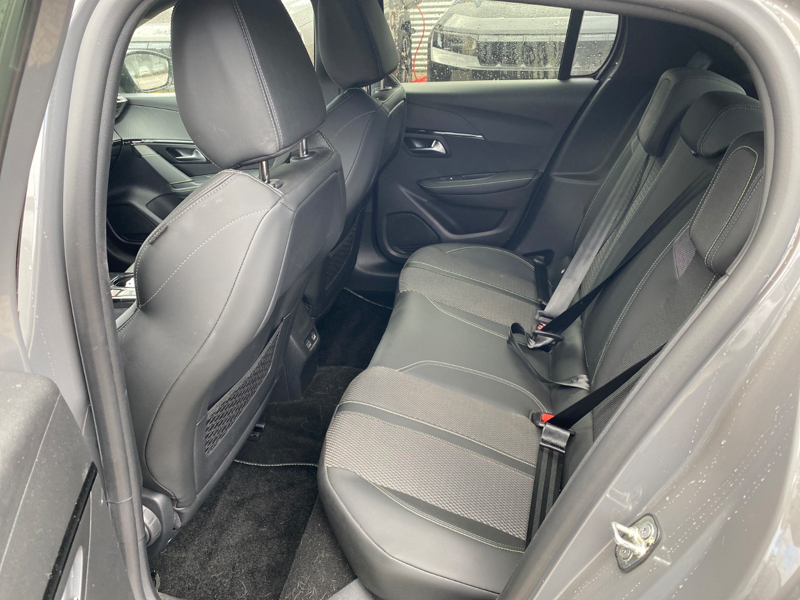 Foto 4 van Peugeot E-208