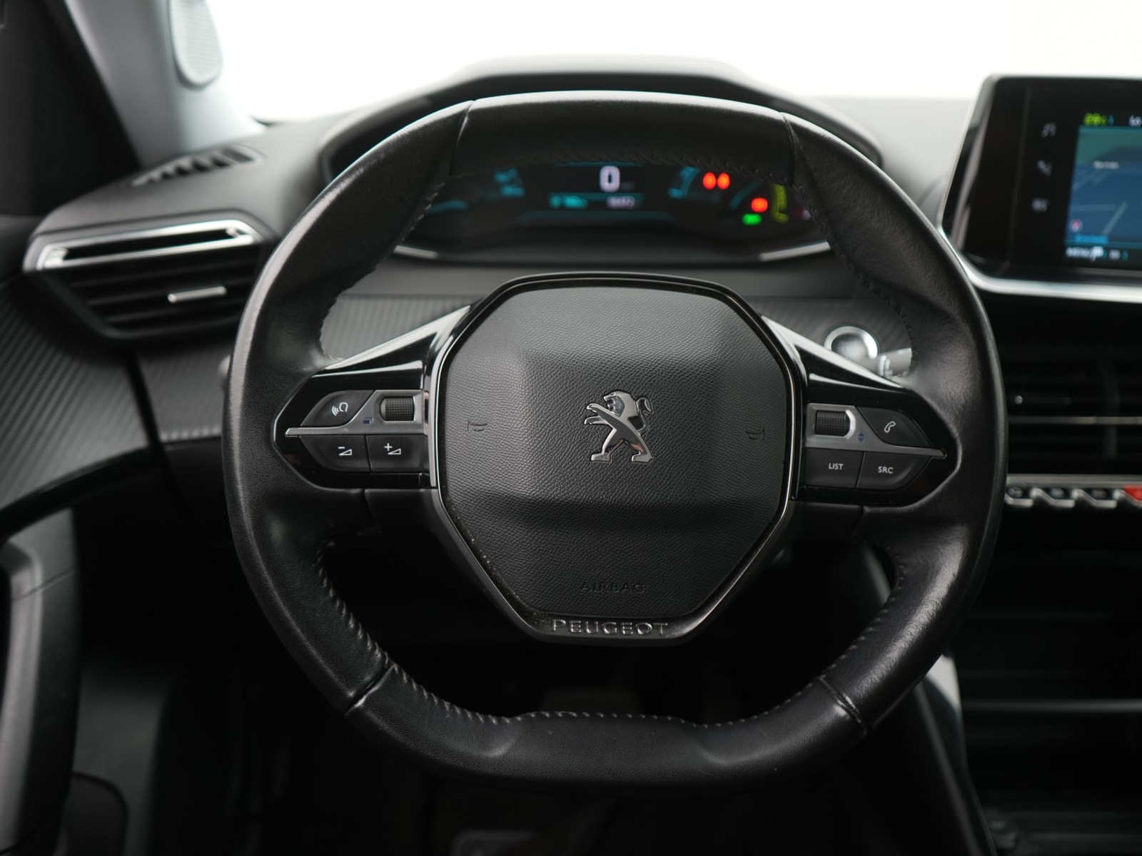 Foto 4 van Peugeot E-2008