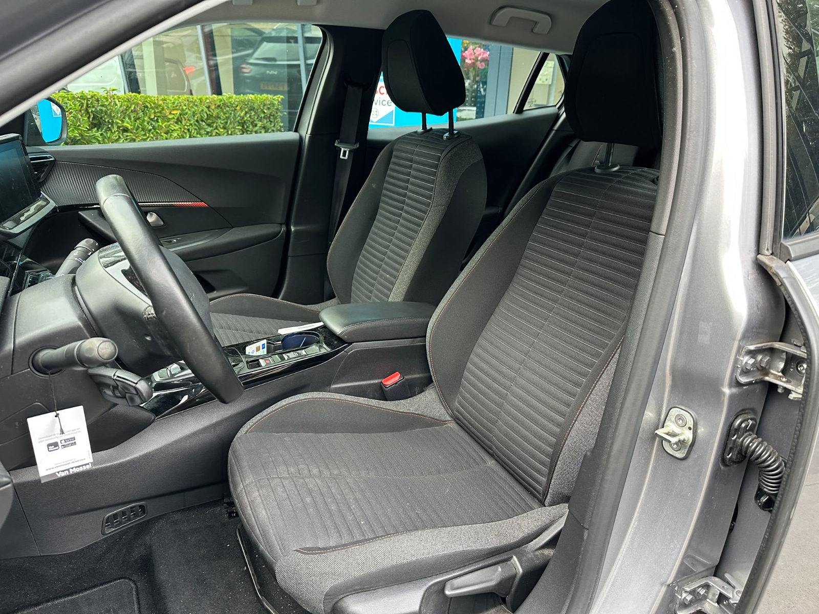 Foto 7 van Peugeot E-2008