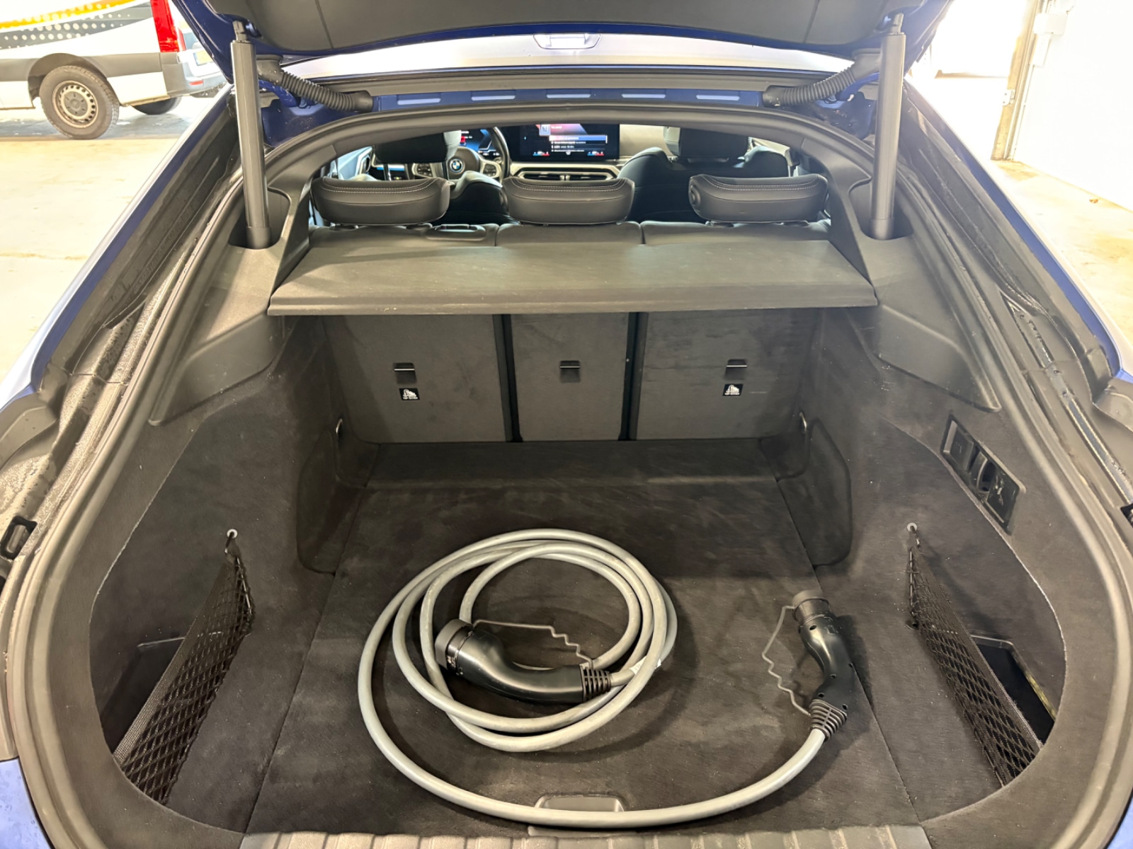 Photo 11 of BMW i4