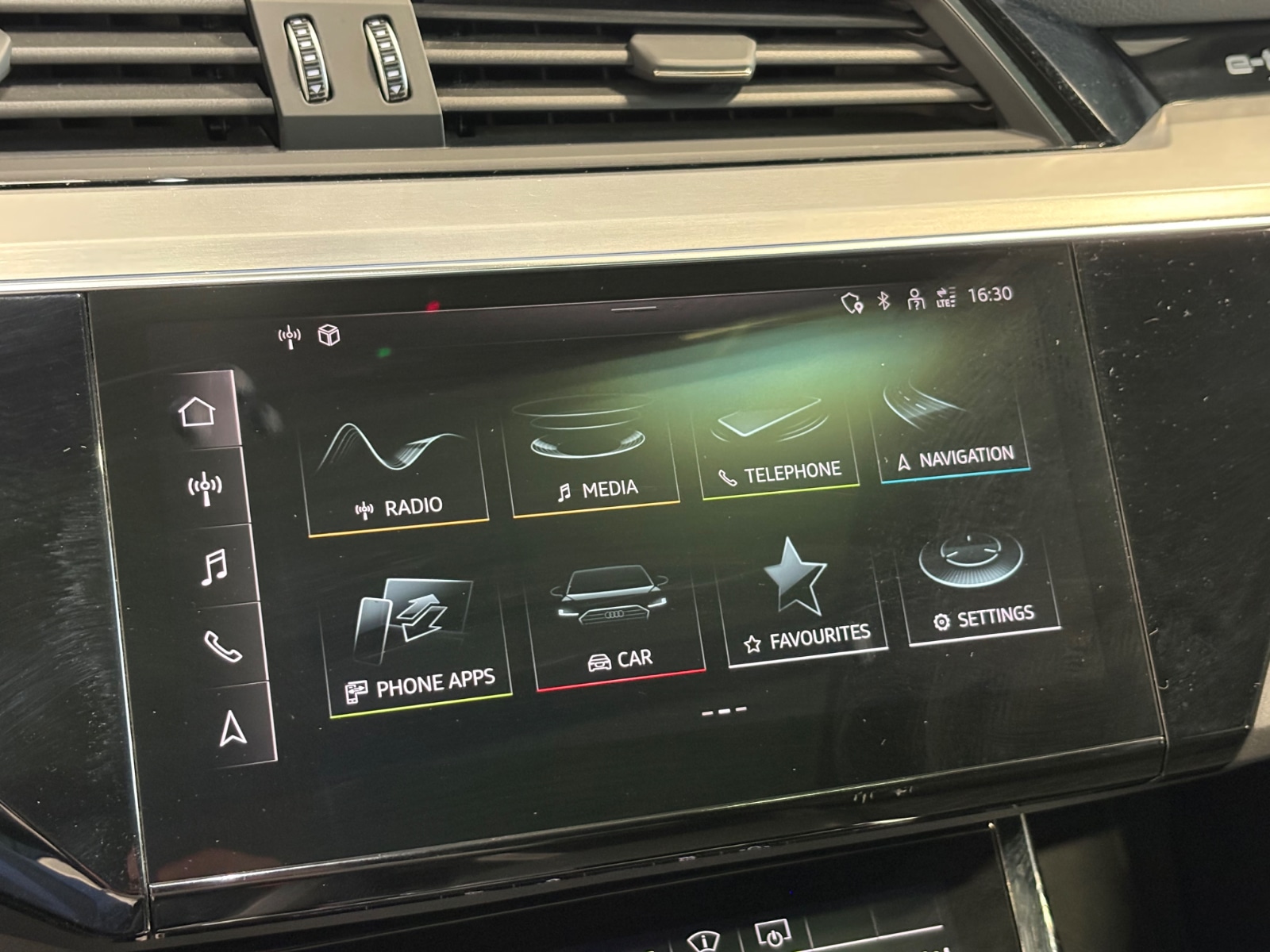 Foto 18 van Audi e-tron
