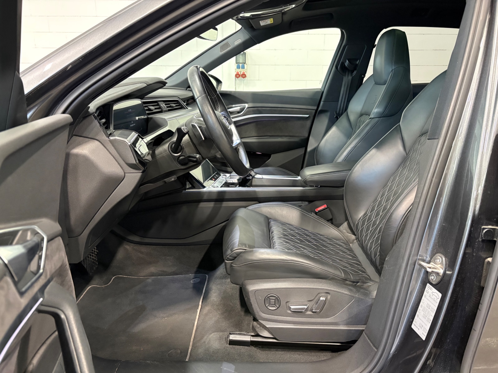 Foto 17 van Audi e-tron