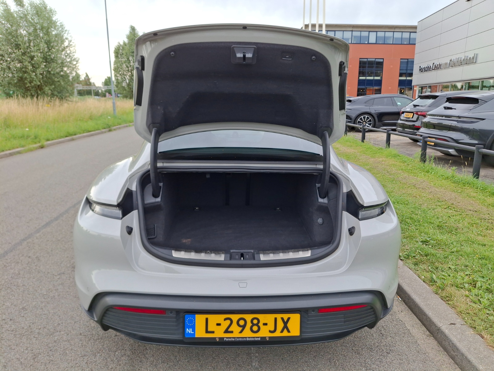 Foto 22 van Porsche Taycan